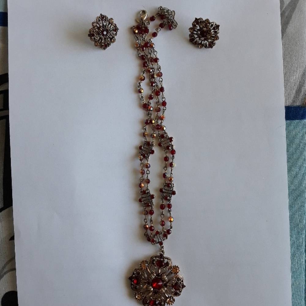 Necklace and earring set